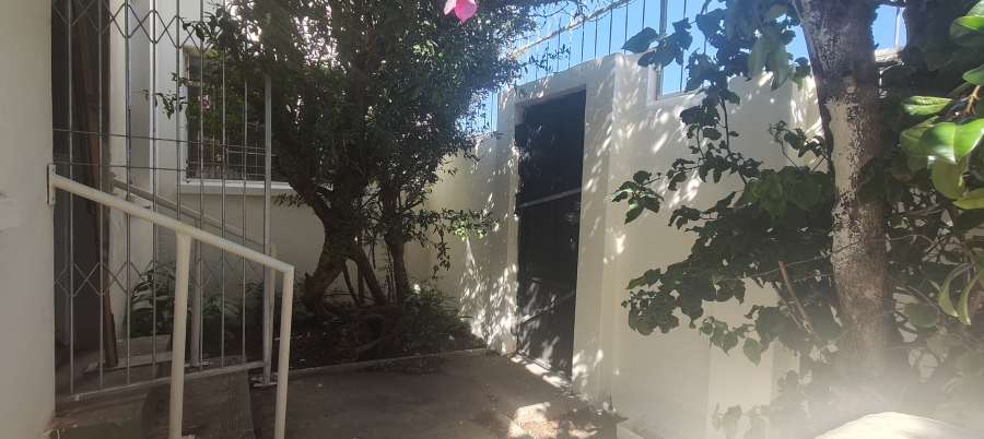 6 Bedroom Property for Sale in Sydenham Eastern Cape